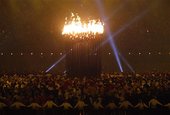 北京时间7月28日，伦敦奥运会开幕式，万众瞩目的奥运圣火点燃环节，七名青年一起点燃圣火。
更多奥运...