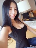 北京电影学院的女神@程一蜜在微博晒出海量私房照，性感妖娆的身材被称网友成为“宅男杀手”。