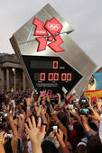 2012年7月28日，伦敦广场特拉法加广场，2012年伦敦奥运会倒计时牌开幕式倒计时牌倒数到零分零秒...