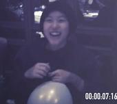 搜狐娱乐讯 1月11日，王菲分享了一段与女儿窦靖童和李嫣其乐融融地过周末的视频，并取名为“Sunda...