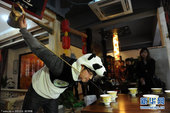     2012年03月27日，四川省成都市，四川安琰石所创始的“熊猫茶”正式上市销售，上市的“熊猫...