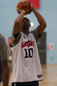 2012年7月29日，伦敦，备战2012年伦敦奥运会的美国男子篮球队在东伦敦大学体育馆继续进行训练，...