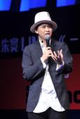 搜狐娱乐讯（肖旋/文）8月13日下午，90后歌手朱寰首张个人EP《一个人的双人舞》在北京举办新闻发布...