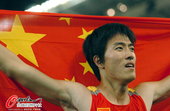 北京时间2012年8月7日，刘翔在“伦敦碗”跌倒，遗憾未能晋级决赛。然而刘翔仍然蹦着跳完了全程，在最...