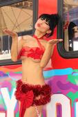 搜狐娱乐讯 好莱坞当地时间11月28日，华裔女星白灵了一组拍摄主题为Red Hot Hollywoo...