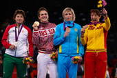 北京时间8月10日凌晨，2012年伦敦奥运会摔跤比赛继续进行，在刚刚结束的女子自由式72公斤级铜牌争...