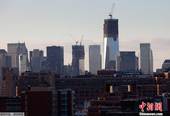 2012年1月30日，美国纽约正在建设中的世贸中心一号楼。纽约世贸中心一号楼的造价目前已经超过38亿...