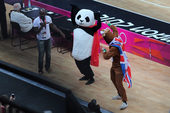 当地时间8月6日，2012年伦敦奥运会继续第10日角逐，在奥林匹克篮球馆进行的B组末轮争夺中，中国男...
