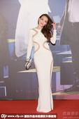 搜狐娱乐讯 34届金像奖红毯，舒淇一身白色透视裙风情万种。