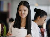     搜狐娱乐讯 9月2日上午，北京电影学院迎来2014级新生，众多新生和家长到校报到，俊男美女养...