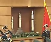 2015年12月31日，中国陆军、火箭军、战略支援部队成立大会在八一大楼隆重举行。在授予军旗过程中，...