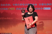 搜狐娱乐讯 苏小卫凭《唐山大地震》获百花奖最佳编剧奖。
