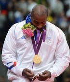 北京时间8月3日晚，2012年伦敦奥运会继续第7日角逐。在ExCeL展览中心进行的柔道男子100公斤...
