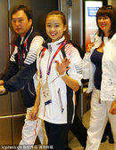     当地时间2012年7月21日，韩国体操小萝莉孙妍在飞抵伦敦机场，倍受媒体追捧。 