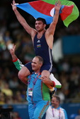 北京时间8月12日，2012年伦敦奥运会男子自由式摔跤84kg决赛比赛结束，阿塞拜疆选手沙里弗-沙里...