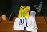 高清图：巴西荷兰更衣室静候 内马尔球衣也在列