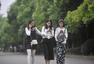 新职业!重庆美女大学生为同学提供叫早服务走红