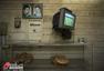 高清图：德黑兰球迷观战伊朗 老式电视难挡激情