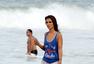 高清图：里约沙滩比基尼秀 美女半裸享受日光浴