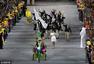 高清图：难民代表团首亮相奥运 欢乐现身开幕式