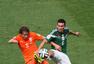 高清图：世界杯荷兰险胜墨西哥 罗本造争议点球