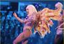 Lady Gaga��������Ѳ�ݼ��� ���ֱ��ǱȻ���