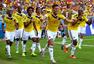 高清图：哥伦比亚3-0希腊 队员叠罗汉庆祝进球