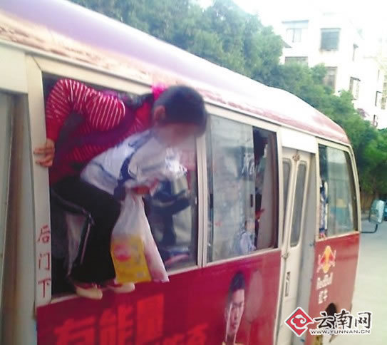 云南公交超载 小学生跳窗下车 - 梦幻12315 - 梦幻人生家园 云南公交超载 小学生跳窗下车 - 梦幻12315 - 梦幻人生家园