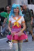 2009年8月28人日讯，东京，克里斯滕・邓斯特(Kirsten Dunst)怪异扮相现身东京街头。