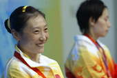 2008年8月16日，北京，08奥运羽毛球女子单打冠军张宁、亚军谢杏芳，在比赛后出席新闻发布会。 来源：CFP