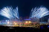 8月8日晚，北京奥运开幕式绽放欢庆焰火，这个夜晚充满了激情的欢呼与绚烂。
