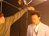 [2009��03��09�����Ѷ]Eason Chan�����Ƴ��㶫���������ͬ�ݳ���Ĵ��ֶ���ɣ�Ea...