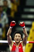 2010年11月26日，中国佛山，2010亚运会拳击男子46-49公斤级决赛，邹市明VS比然-扎基波...