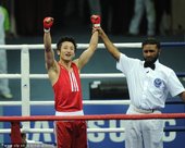 2010年11月26日，中国佛山，2010亚运会拳击男子46-49公斤级决赛，邹市明VS比然-扎基波...