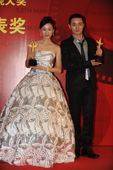 搜狐娱乐讯（前方报道组）13届华表奖颁奖礼，余少群徐筠获最佳新人演员。