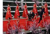 北京奥组委主席刘淇（右二）、国际残奥委会主席克雷文（右三）在开幕式上致辞后返回主席台。新华社/图