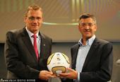　南非当地时间7月9日，国际足联秘书长瓦尔克在桑顿会议中心宣布了本届世界杯金球奖候选人。迭戈-弗兰、...