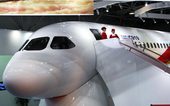 11月15日，国产C919大型客机展示样机在珠海航展展馆首次揭开神秘“面纱”。展示样机包括驾驶舱和客...
