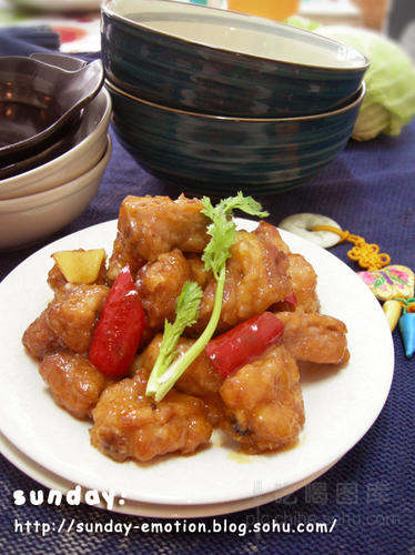 做法:1、 小排骨一斤洗净切成3厘米左右的小块