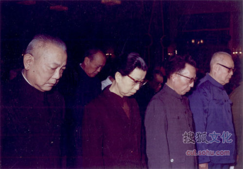 周总理<em>追悼会</em>罕见<em>照片</em>_子棋杨_新浪博客
